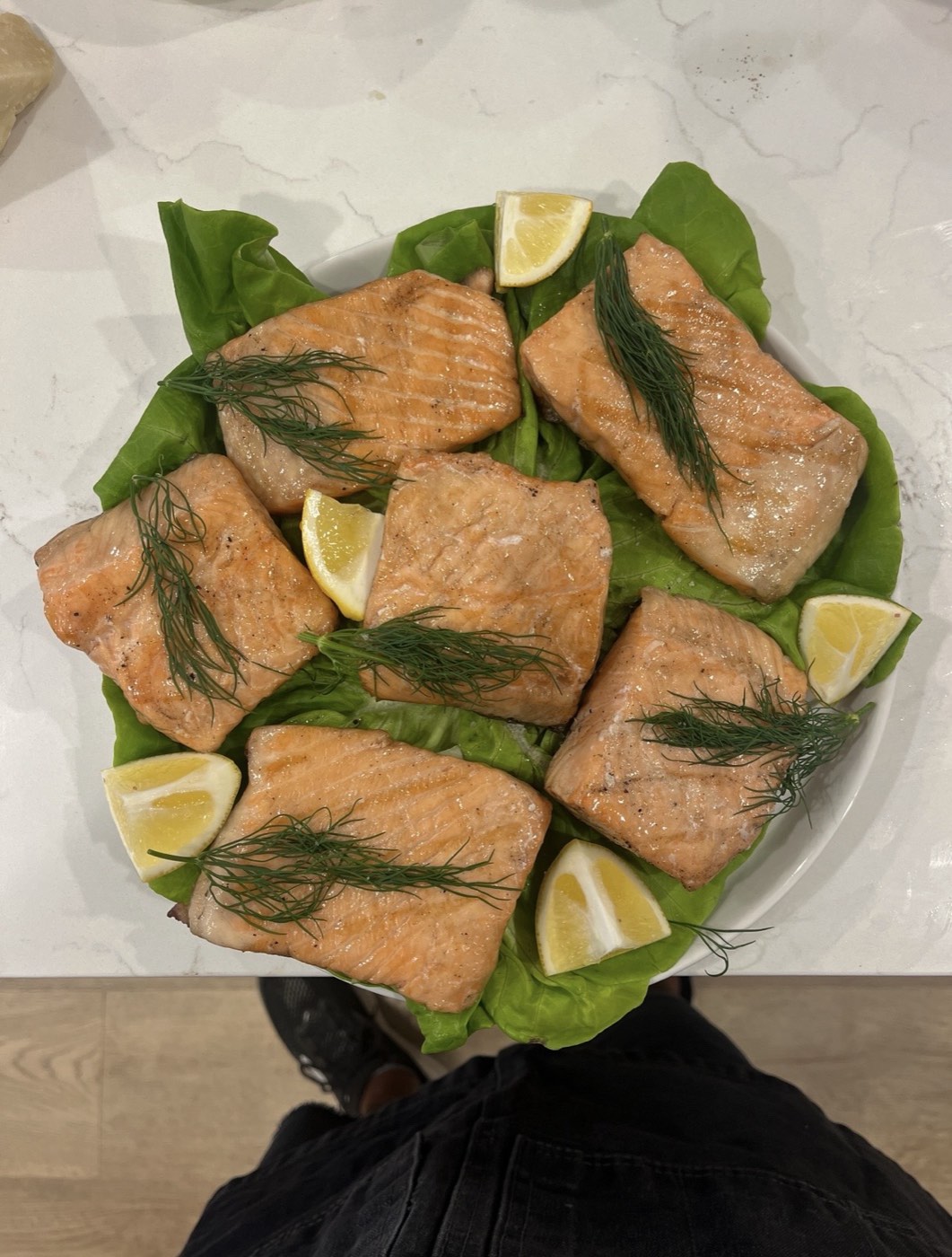 Grilled salmon fillets with dill and lemon